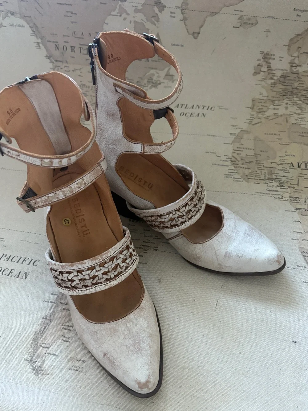 Bed Stu Baylor Beige Distressed Leather Heels Size 9 US Women'